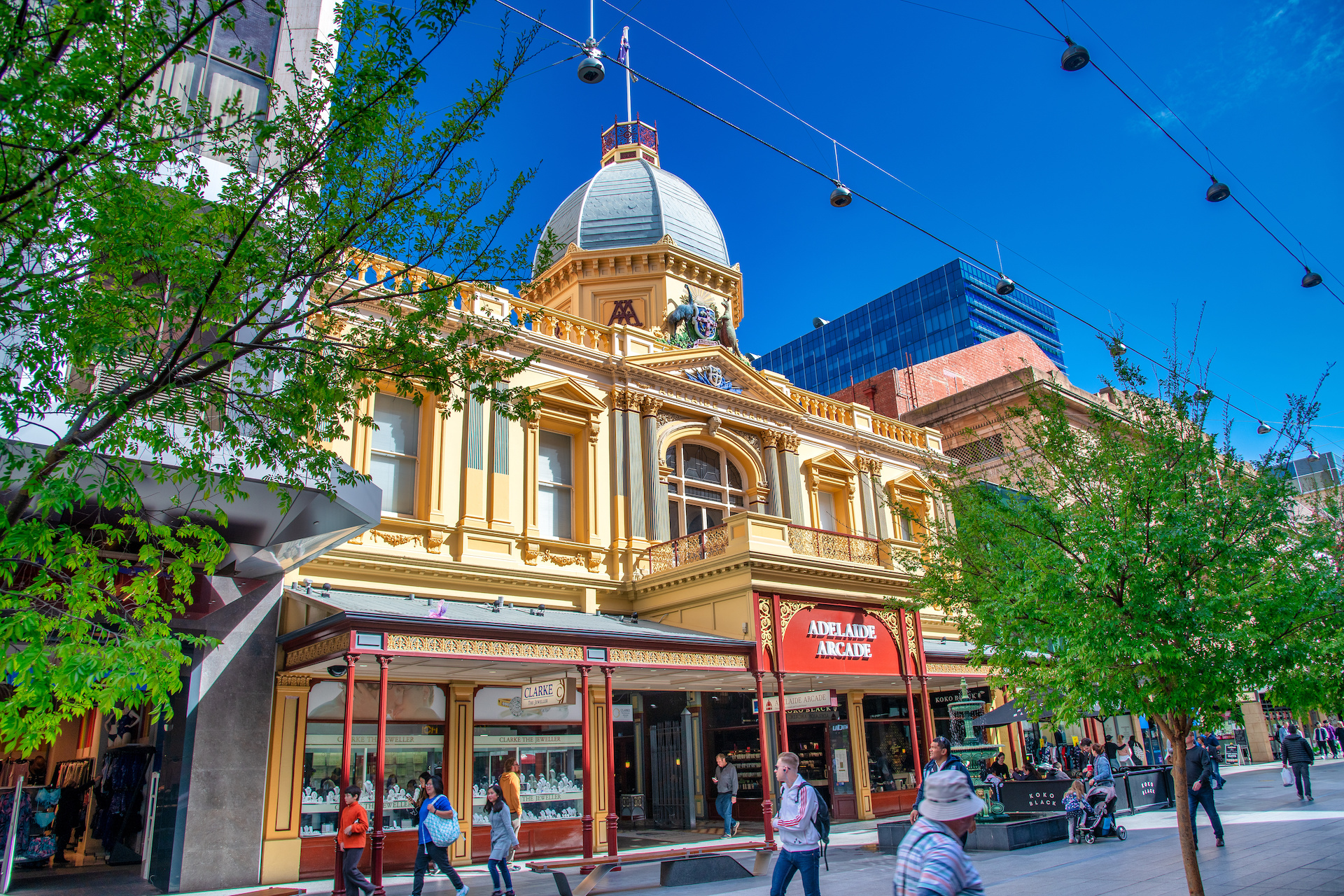 ADELAIDE, AUSTRALIA – SEPTEMBER 16, 2018: City streets and buildings on a sunny day. Broadview — Lot 201