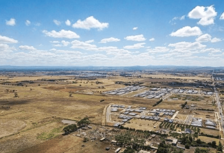 Rockbank — Lot 553