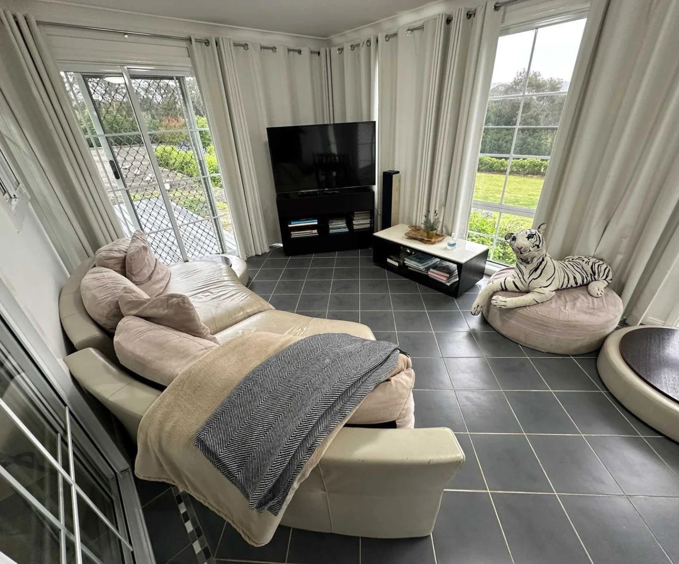 sun room Berrima Retreat Group Accommodation for upto 55 Guests